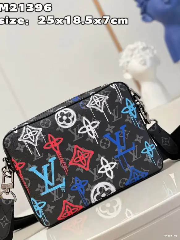 VUITTON TRIO MESSENGER LOUIS 0626